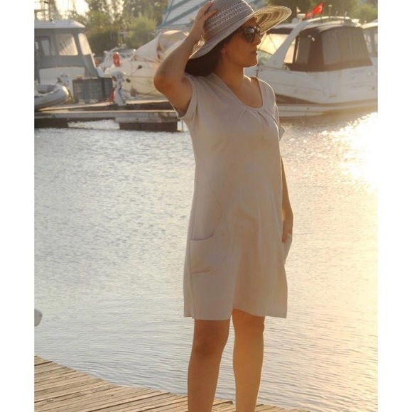 Dresses - Picture 2 of 2